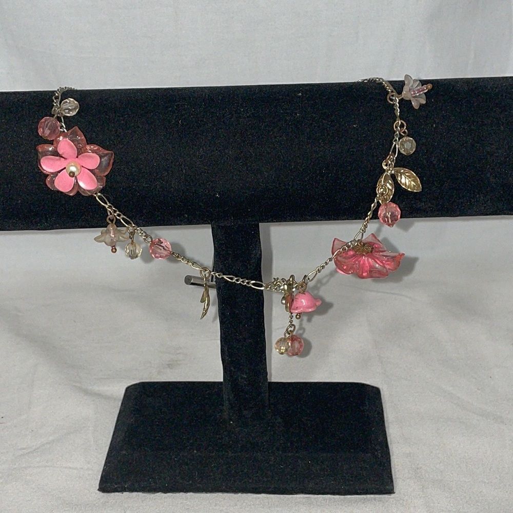 Chain necklace with flower charms